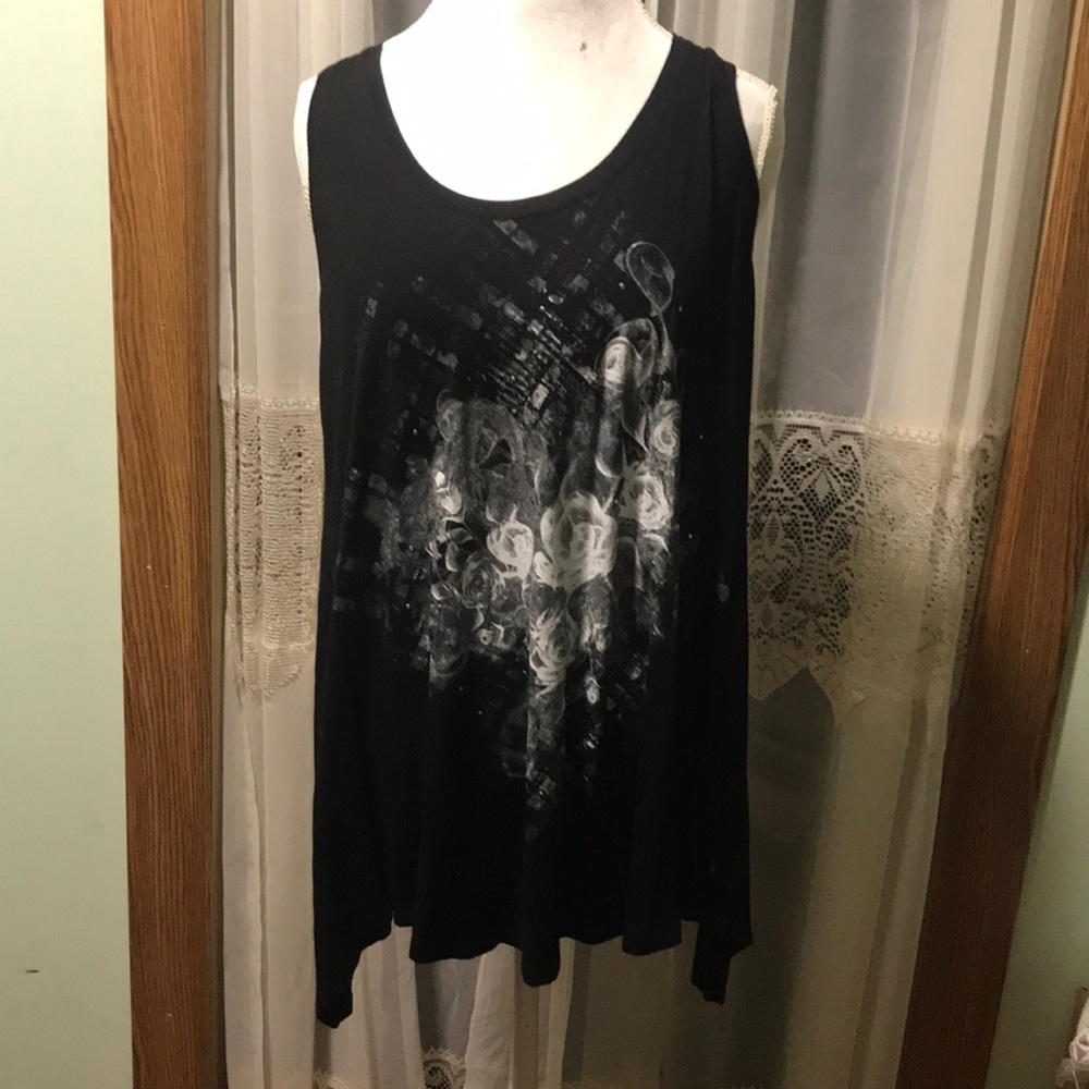 Flowing Black Tank